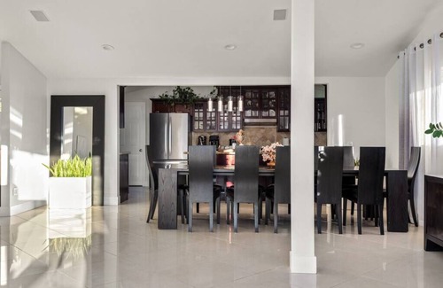 Woodland Hills House | Spacious Luxury 4 bdr, Pool, Hot Tub, Sauna, Patio