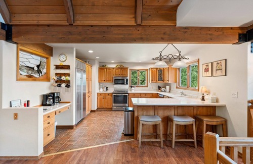 Hermosa House | Spacious Luxury Home Close to Downtown and Ski, Private Hot Tub, Amazing Views