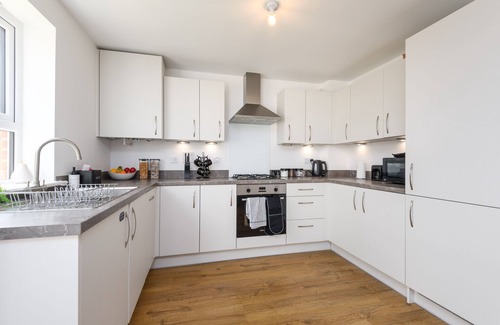 Broad Oak House | Spacious Luxury House In Canterbury with Free Parking & Garden - Sleeps 7