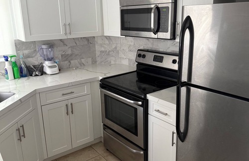 Plantation Apartment | Spacious Master Suite Near Hard Rock & Sawgrass Comfort, Style & Prime Location!