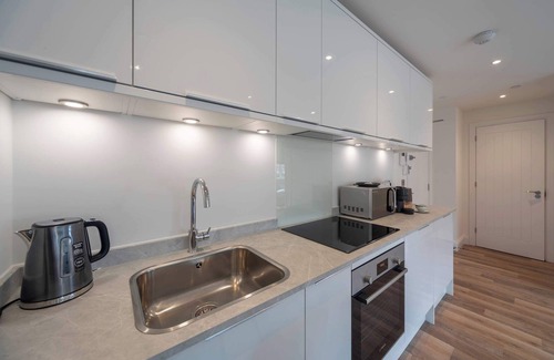 Gravesend Apartment | Spacious & Modern 1 Bedroom Apartment in Gravesend