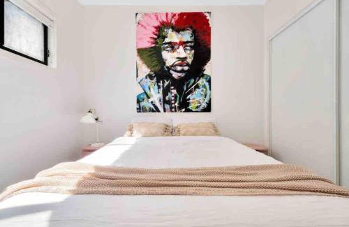 Merewether House | Spacious modern 3 bdr home minutes from beach