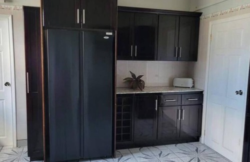 Picard House | Spacious modern 5 bedroom island retreat in Picard w/king bed and A/C
