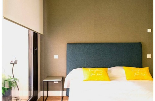 Ciudad Jardin Apartment | Spacious modern apartment with terrace