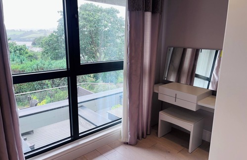 Mylor Churchtown House | Spacious Modern Creek View House