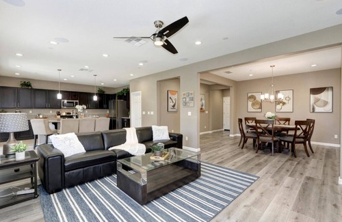 Elk Grove House | Spacious modern family home - Self check-in