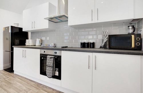 Sunderland House | Spacious & Modern Oasis, 4-Bed House, Sleeps 7