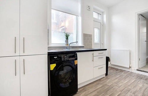 Sunderland House | Spacious & Modern Oasis, 4-Bed House, Sleeps 7