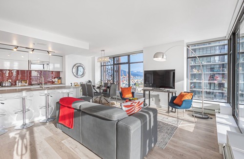 Gastown Condo | Spacious Modern High-Rise with Ocean & City Views