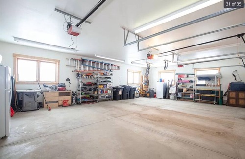 Alma House | Spacious Modern home with Gorgeous Scenic views!