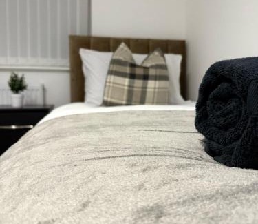 St Helens Apartment | Spacious & Modern house in St Helens