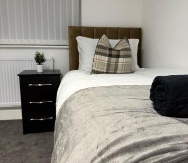 St Helens Apartment | Spacious & Modern house in St Helens