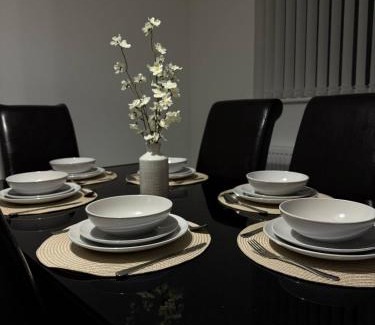 St Helens Apartment | Spacious & Modern house in St Helens