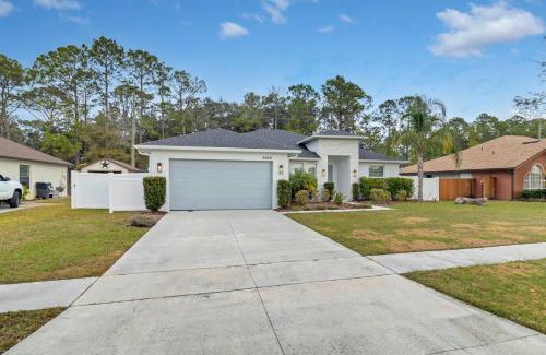 Wedgefield House | Spacious Modern Master Room in Orlando