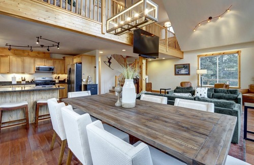 Alyeska House | Spacious Modern Mountain Luxury Living with Hot Tub and Garage