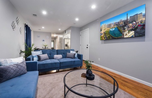 Irvington House | Spacious Modern Retreat 6-bedroom house in delightful Irvington, Sleeps 16+