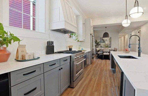 Faubourg Lafayette Hotel | Spacious Modern Unit With Heated Pool
