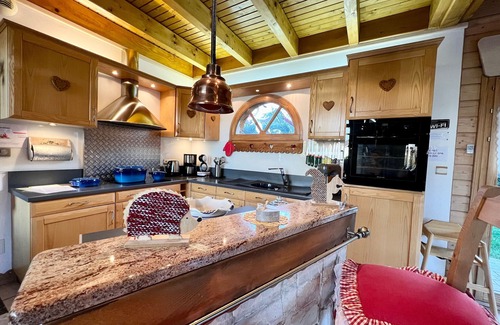 Gerardmer Cottage | Spacious Mountain Chalet with Jacuzzi, Sauna, and Ski Access in Gérardmer