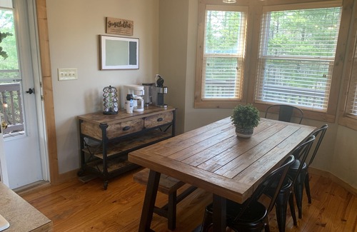 Helen Cabin | Spacious mountain home in Helen Georgia! Innsbruck community HOT TUB! FIRE PIT!
