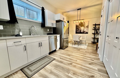 Hinton House | Spacious Mountain Retreat Near Jasper - Family-Friendly with Stunning Views