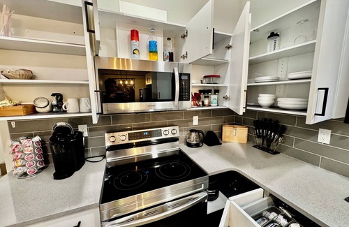 Hinton House | Spacious Mountain Retreat Near Jasper - Family-Friendly with Stunning Views