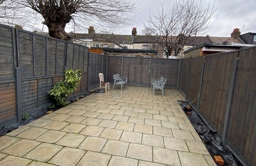 East Ham North Apartment | Spacious & Newly Renovated 4BD House — East Ham!
