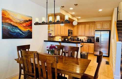 Boulder House | Spacious North Boulder Townhome w/Theater Room & Ensuite Baths for Month+ Stays