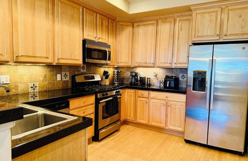 Boulder House | Spacious North Boulder Townhome w/Theater Room & Ensuite Baths for Month+ Stays