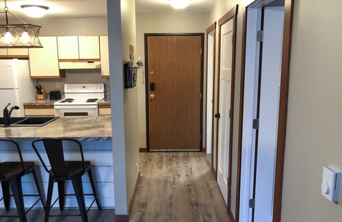 Deadwood Condo | Spacious Northern Black Hills Couples Retreat - 5 Miles from Terry Peak Skiing