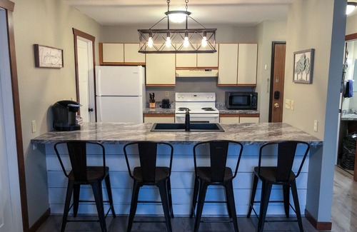 Deadwood Condo | Spacious Northern Black Hills Couples Retreat - 5 Miles from Terry Peak Skiing