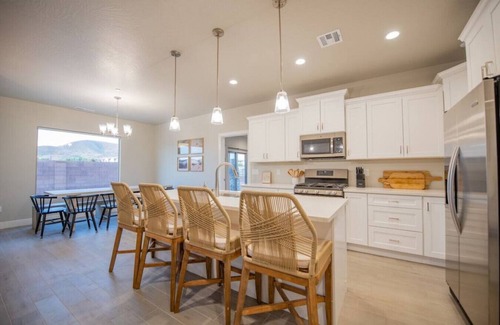 Hurricane House | Spacious Oasis, Private Pool, Spa & Putting Green