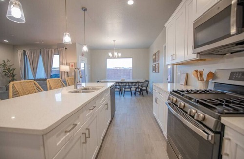 Hurricane House | Spacious Oasis, Private Pool, Spa & Putting Green