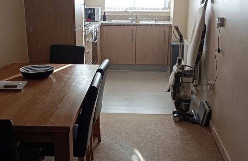 Cheltenham Apartment | Spacious One Bedroom Flat with Free Allocated Parking
