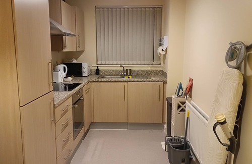 Cheltenham Apartment | Spacious One Bedroom Flat with Free Allocated Parking