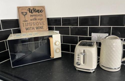 St Helens Apartment | Spacious One-Bedroom Apartment in Saint Helens