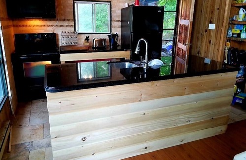 Hastings Highlands Cottage | Spacious open concept 3 bedroom cottage on beautiful Baptiste Lake