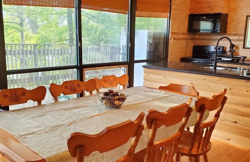 Hastings Highlands Cottage | Spacious open concept 3 bedroom cottage on beautiful Baptiste Lake