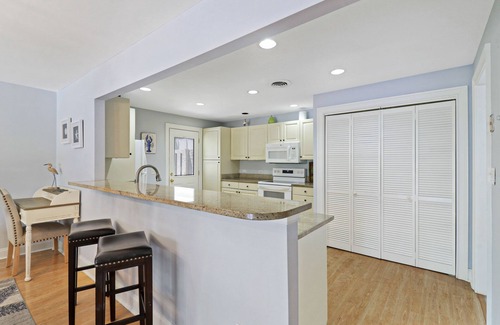 Palmetto Dunes Condo | Spacious Palmetto Dunes Condo, Sunny Deck, View of Lagoon, Complex Pool
