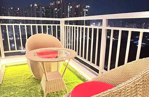 Greater Noida Apartment | Spacious & Peaceful Homestay in Noida | Family-Friendly, Near Gaur City Mal