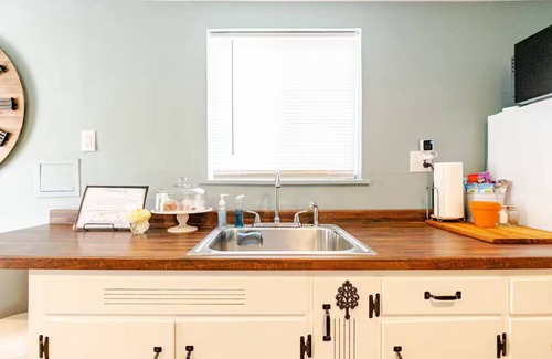 Central Oregon Apartment | Spacious Peaceful Sweet Olive Cottage Studio In North Eugene