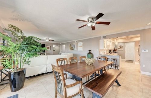 Siesta Key Condo | Spacious Penthouse Suite,3 King Beds/3 updated bath, On the Beach, Great Views!