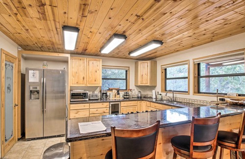 Pine Mountain Club Cabin | Spacious Pine Mountain Club Cabin w/Fire Pit
