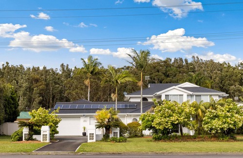 Salamander Bay House | Spacious Poolside Haven in Port Stephens