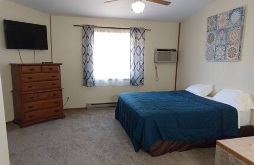 Lake Delton Condo | Spacious Private Condo Full Kitchen