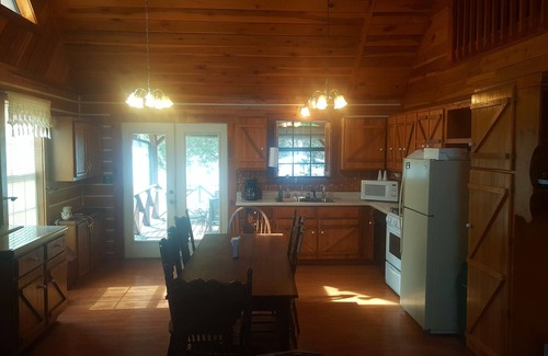 Springville Cabin | Spacious private Cabin. Ideal for fishing tournaments and family weekends.