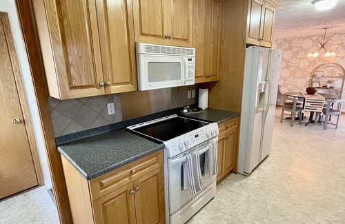 Benson House | Spacious, private & fun Benson beauty-whole home!