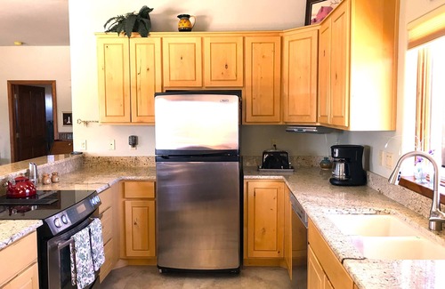 Mancos House | Spacious Private Guest House, full kitchen, large deck, 15 minutes to Mesa Verde