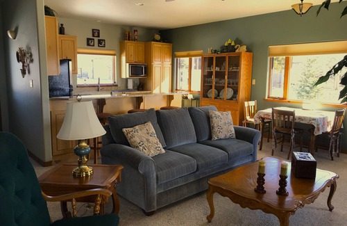 Mancos House | Spacious Private Guest House, full kitchen, large deck, 15 minutes to Mesa Verde