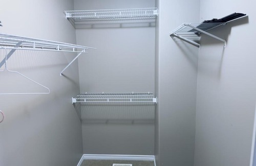 West Edmonton House | Spacious & Private Retreat near West Edmonton Mall