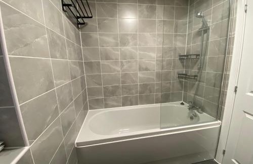 Tamworth House | Spacious Private Room - Small Animals Welcomed